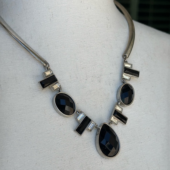 White House Black Market statement necklace - Picture 2 of 7